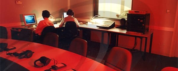 listening-th-600x240